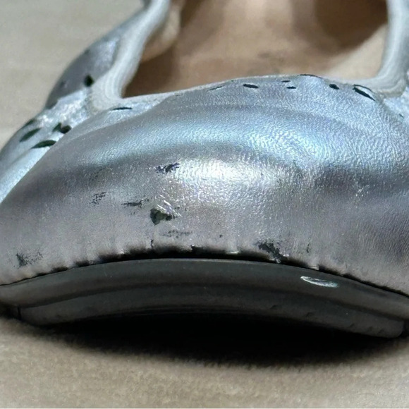 Vionic Geneva Ballet Flat Soft Metallic Silver Perforated Leather Sz 7.5 - Picture 13 of 13